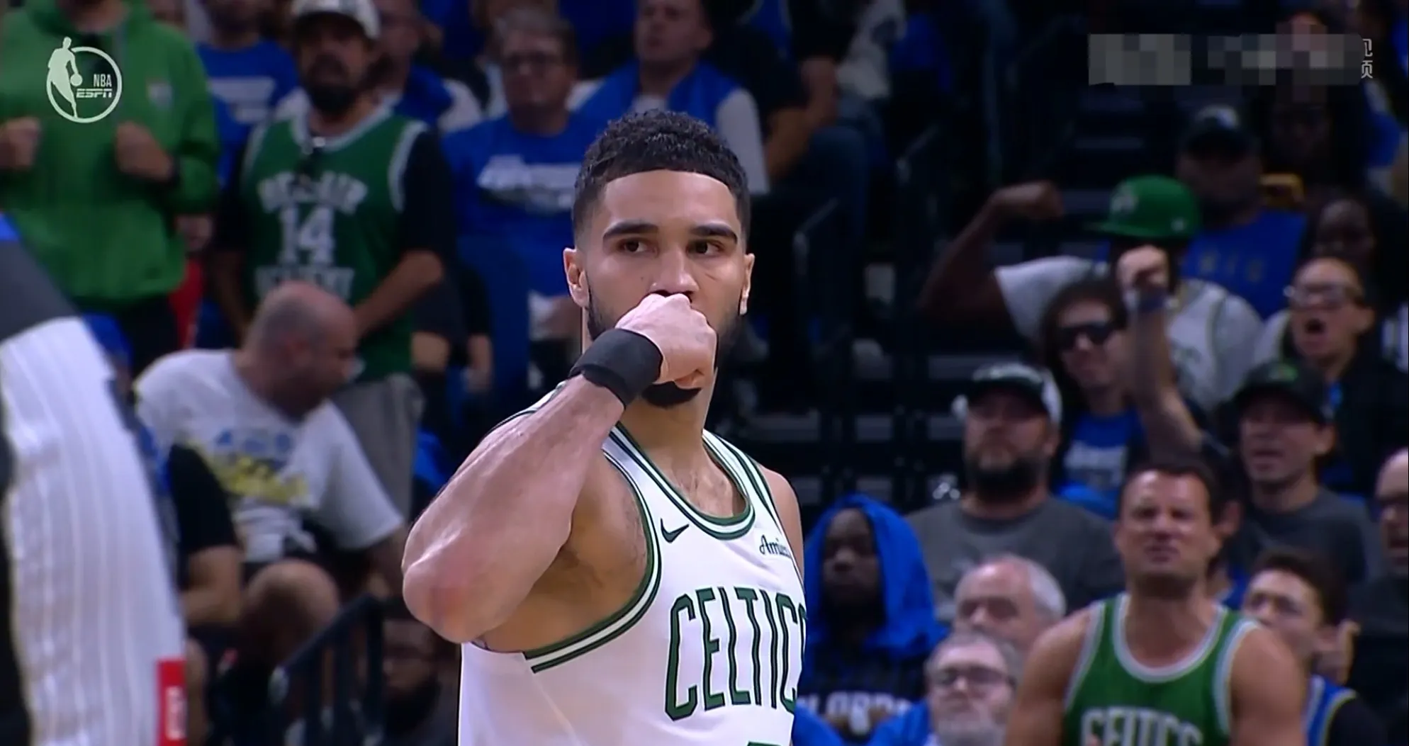 开元体育-塔图姆重返赛场，出色防守首场状态出色，巴黎圣日耳曼观众沸腾！上演精彩一战的简单介绍