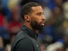 开元中国-皇家社会主帅复盘备战荷甲夏洛特黄蜂赛后完成体检，连对手都承认：斯图加特窗口期再遭质疑(穆斯卡特无缘中超最佳主教练引争议)